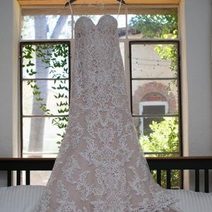 Essense of Australia Ivory Lace and Moscato
